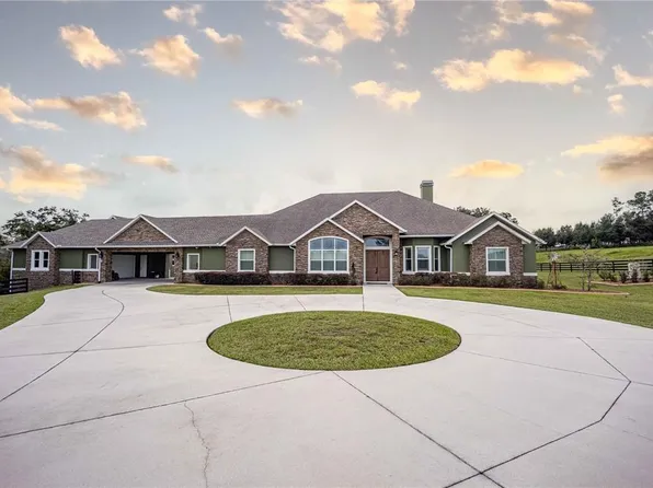 5708 Woods View Ct, Weirsdale, FL 32195