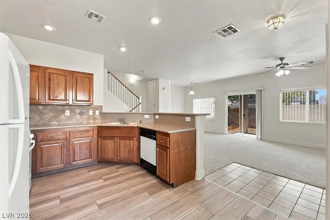 2 bed, 2.5 bath, 1316 sqft, $1,515 — Photo 3