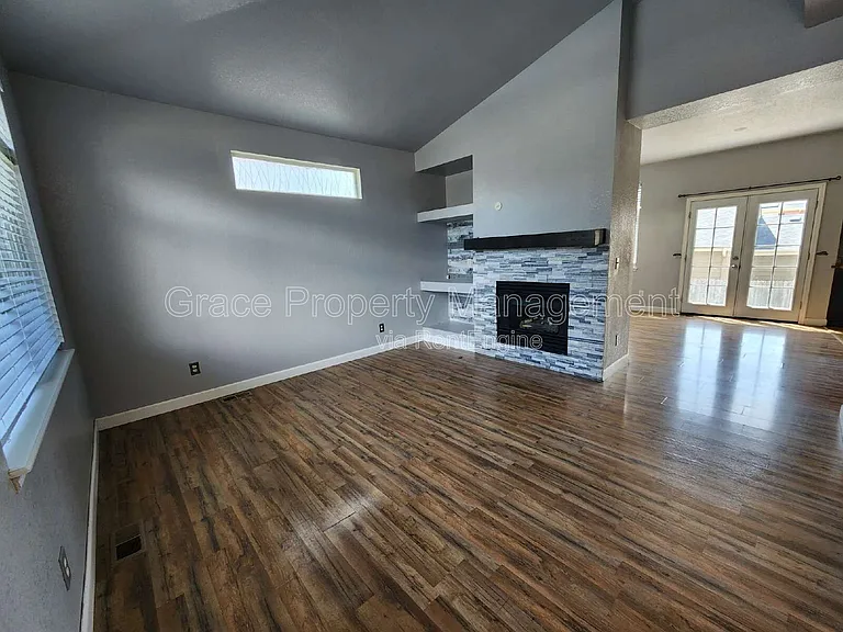 10154 Wyandott Cir N — Photo 2