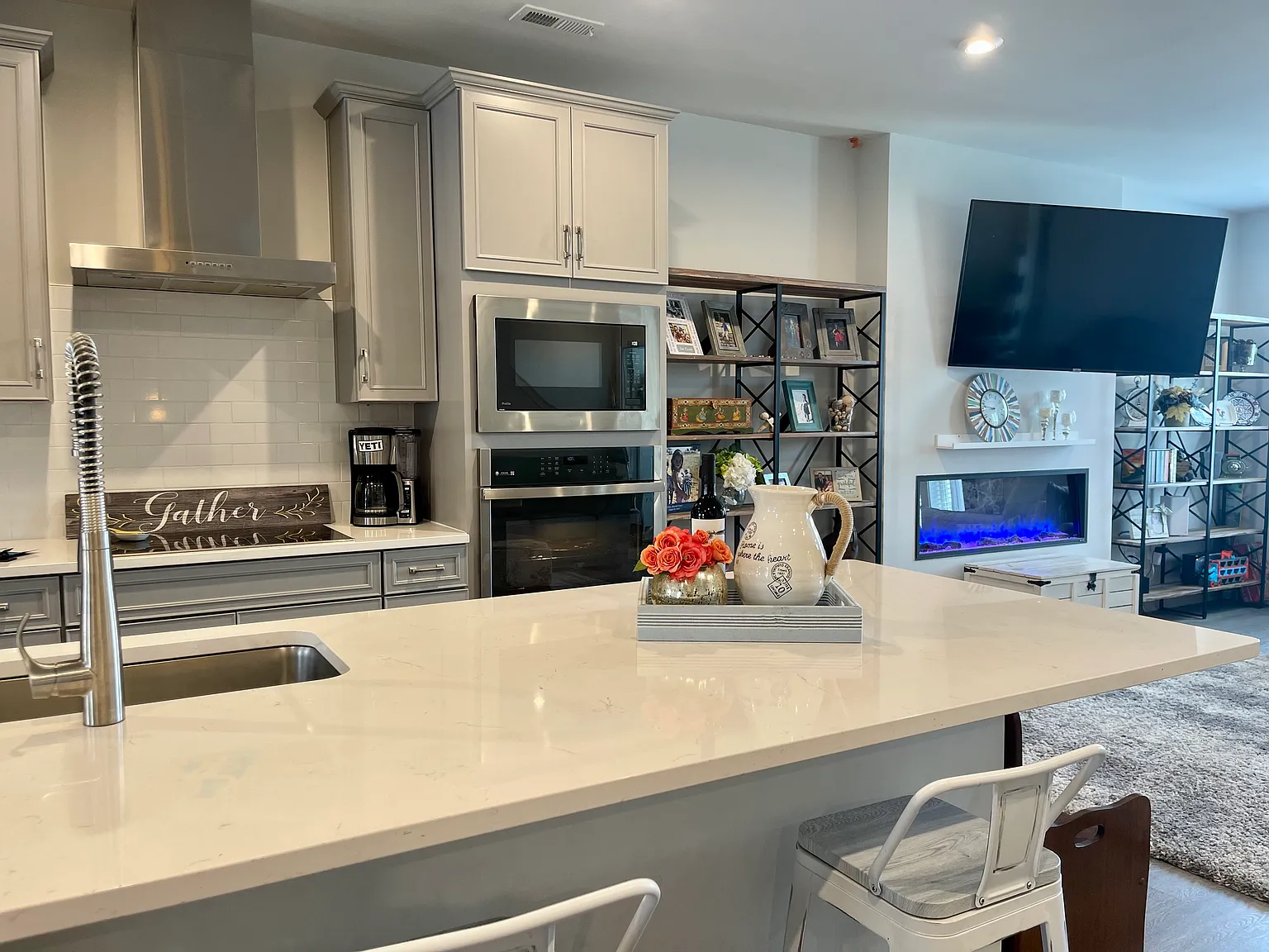 3 bed, 2.5 bath, 2345 sqft, $2,450 — Photo 2