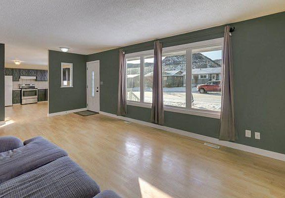 5th image of 48 Hunts Cres