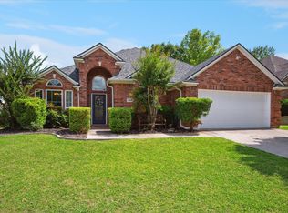 1104 Carousel Dr, Bedford, TX 76021