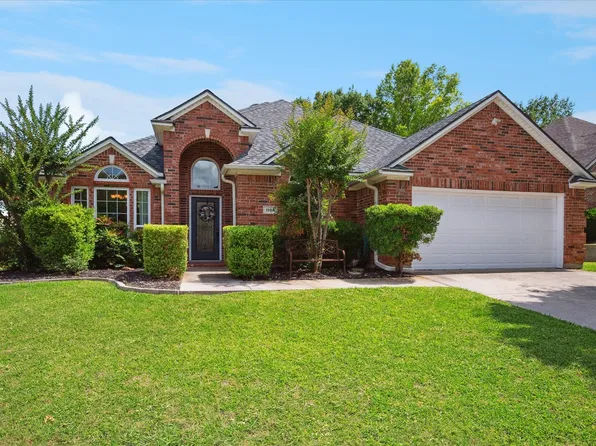 1104 Carousel Dr, Bedford, TX 76021