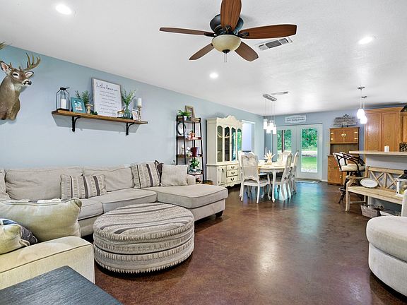 4th image of 726 King Cecil Ct