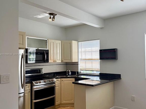 5th image of 577 NE 62nd St APT 2