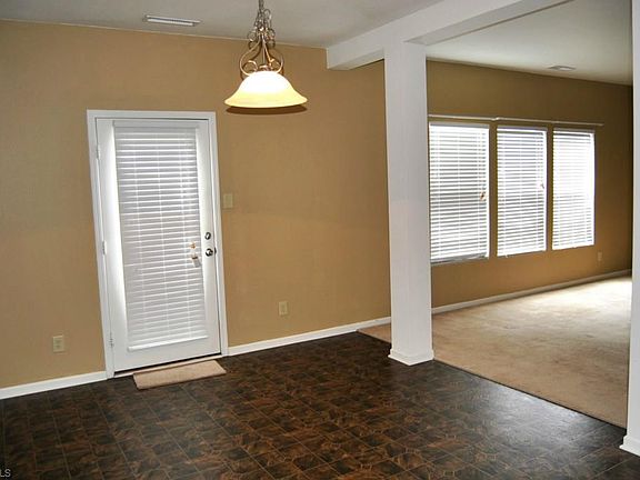 3rd image of 550 Lakewood Glen Ct