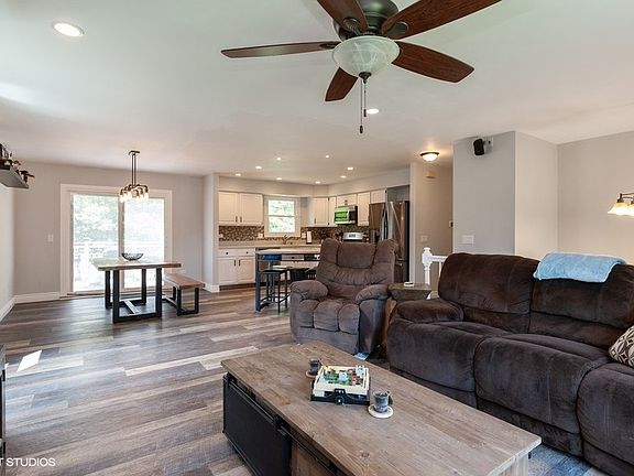 3rd image of 1328 Aiken Ct
