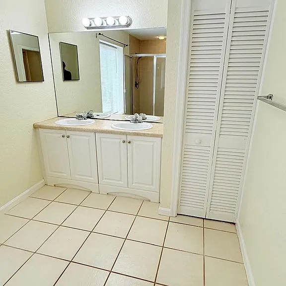 13769 Yarmouth Dr — Photo 24