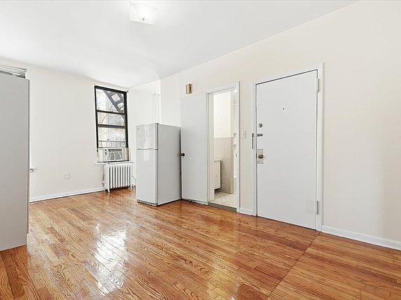 5th image of 914 Park Ave #2