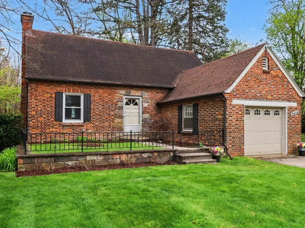 9840 Hyne Rd, Brighton, MI 48114
