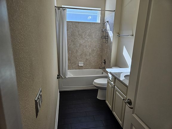 5th image of 544 Enrede Ln