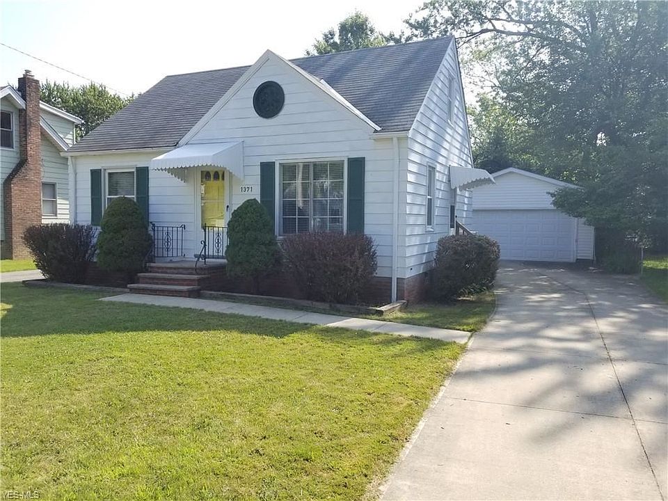 1st image of 1371 Iroquois Ave
