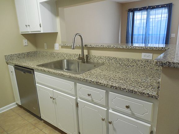 5th image of 131 Woodberry Dr