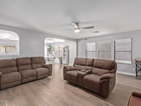 5th image of 10658 E BALMORAL Avenue