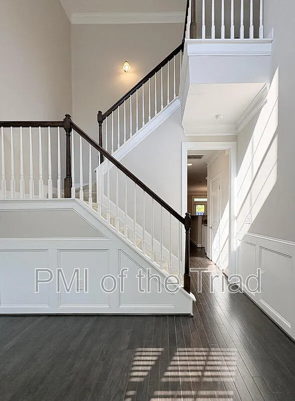 3 bed, 2.5 bath, 1780 sqft, $1,900 — Photo 2