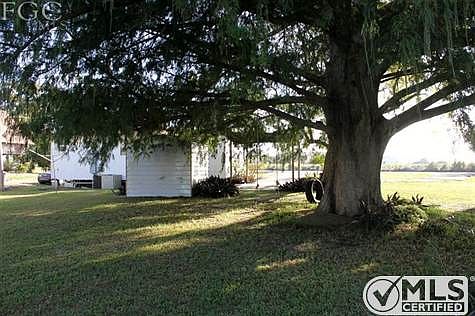 117' street frontage AND River front.