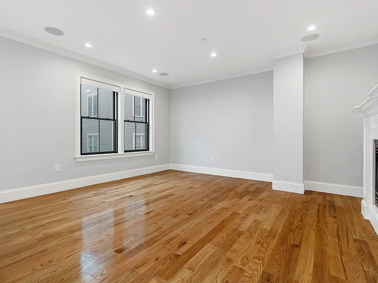 160 W Broadway #202 — Photo 9