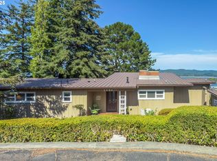 1434 Hillside Ct, Coos Bay, OR
