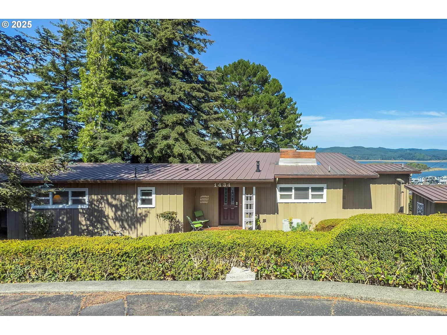 1434 Hillside Ct photo 1