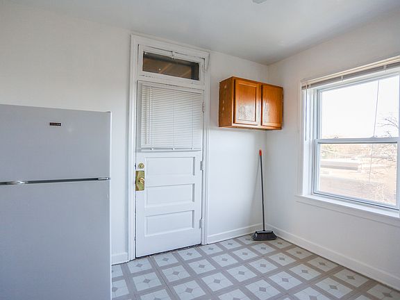 5th image of 5929 N Northwest Hwy APT 213