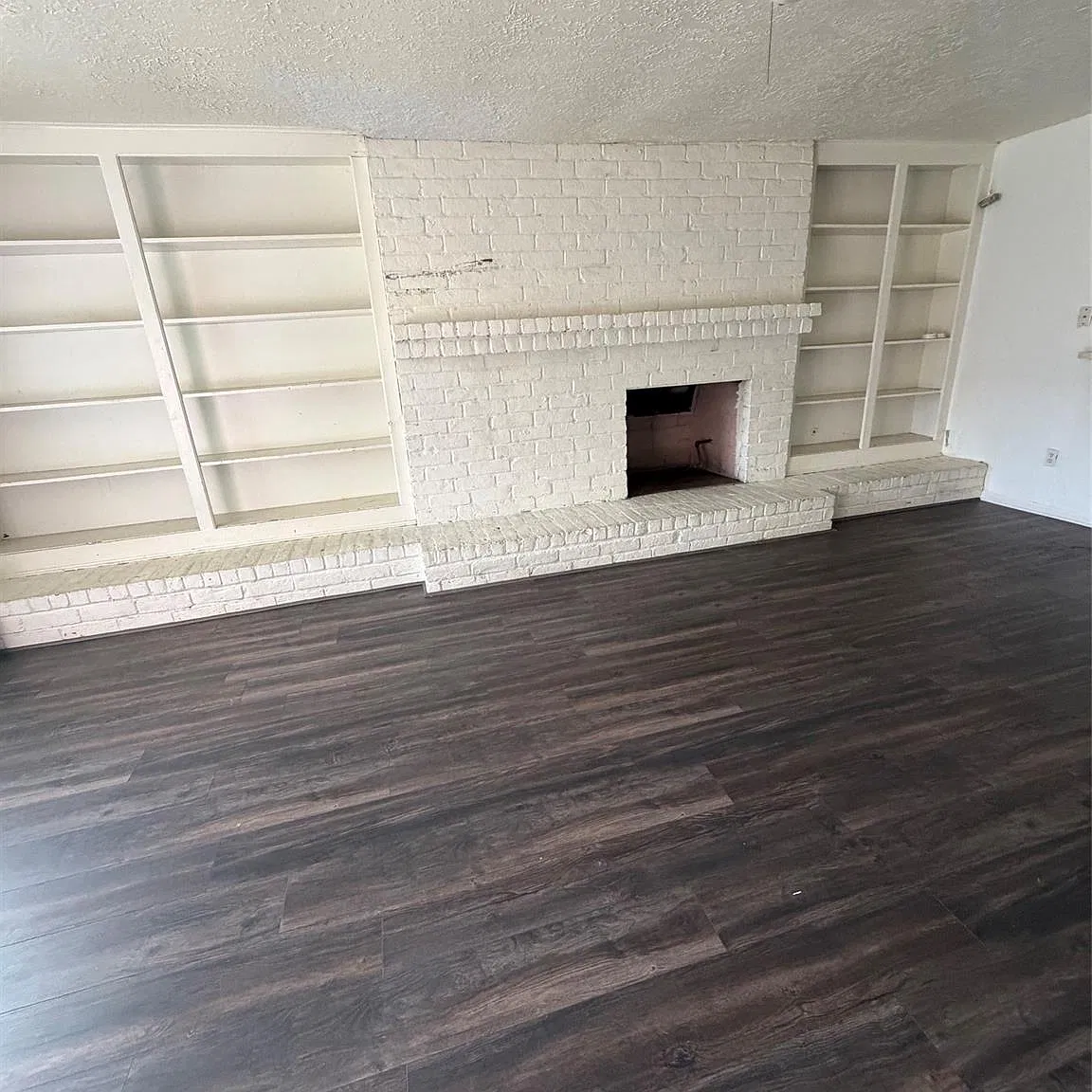 3 bed, 2.0 bath, 2772 sqft, $1,400 — Photo 3