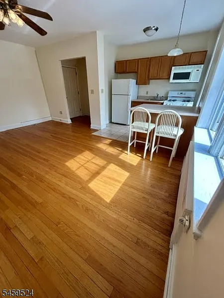 1 bed, 1.0 bath, $1,950 — Photo 3