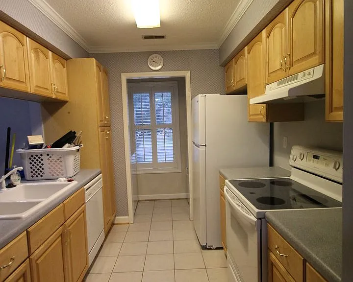 806 Beech Dr — Photo 17