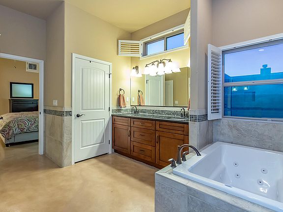 5th image of 1601 N Ohana Pl