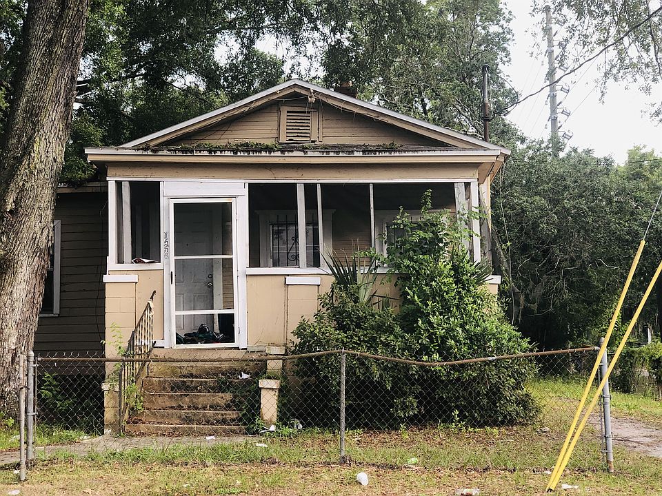 2nd image of 1668 W 36th St