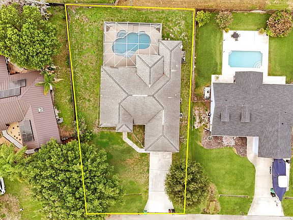 2nd image of 436 SW Bradshaw Circle