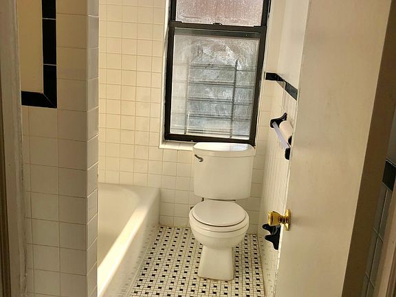 3rd image of 8915 102nd St APT A3