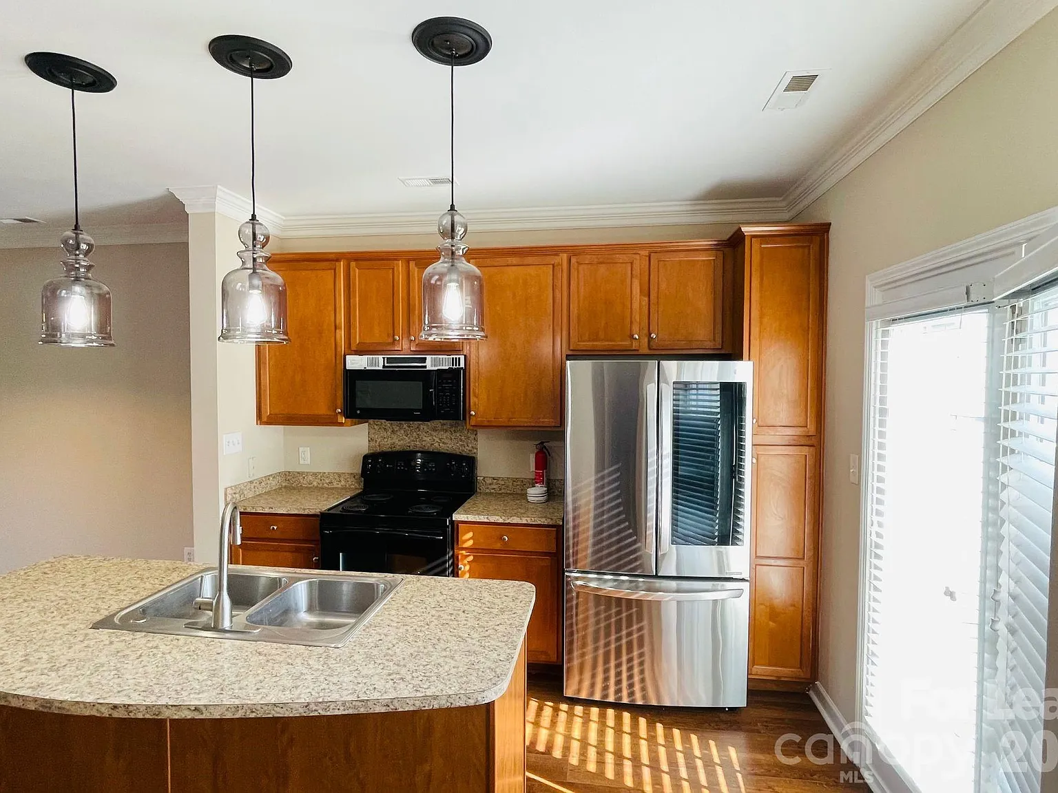 2 bed, 2.5 bath, 1236 sqft, $1,900 — Photo 4