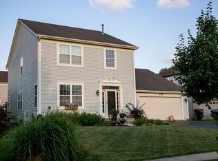 266 Fairhaven Dr, St Charles, IL 60175