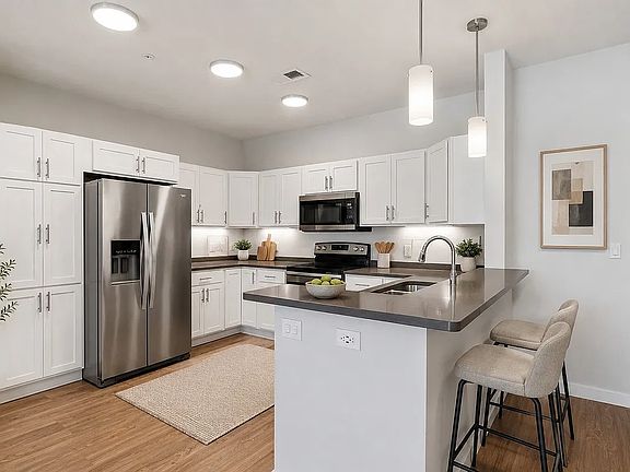 3rd image of 250 S Forest Ave #3e656be86