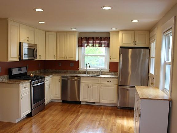 4th image of 56 Babcock Ave