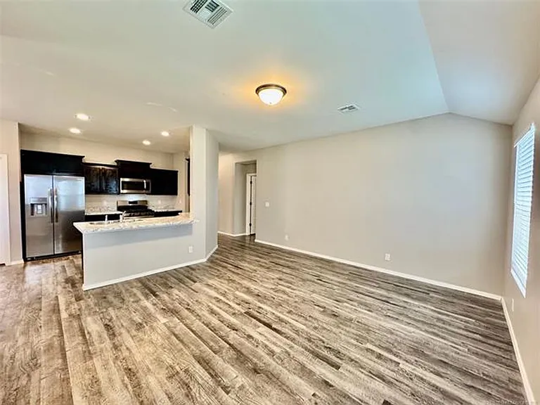 14315 N 73rd East Ave — Photo 3