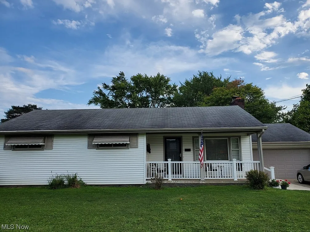 465 Harmony Ln photo 1