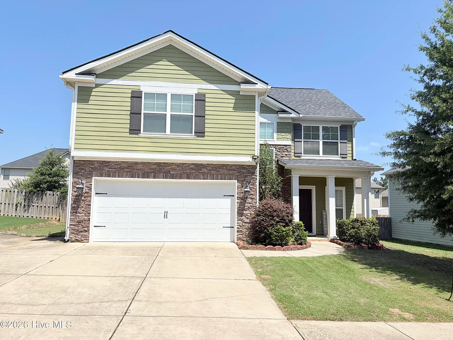 4 bed, 2.5 bath, 2055 sqft, $2,200 — Photo 3