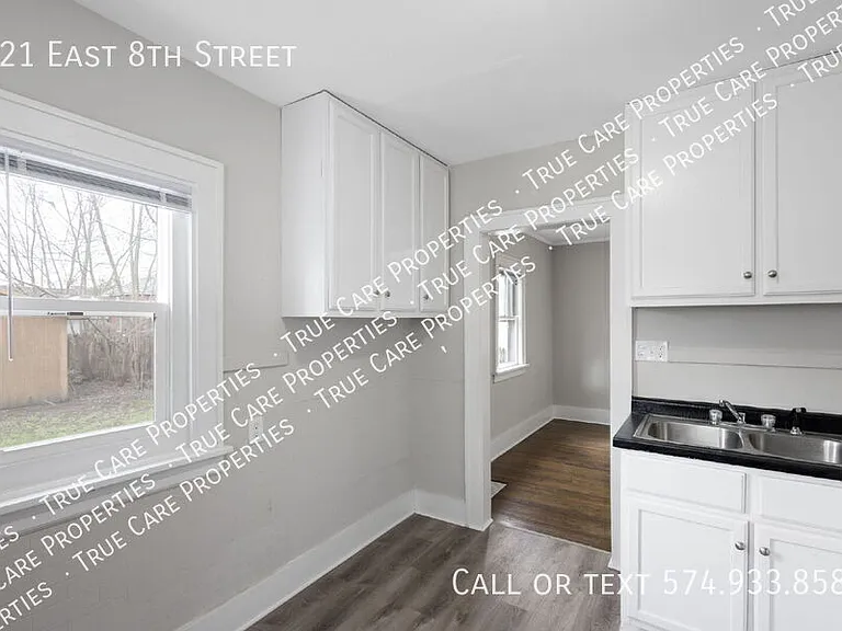 221 E 8th St — Photo 15