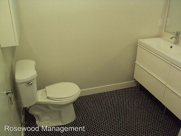4th image of 7452 Romaine St APT 03