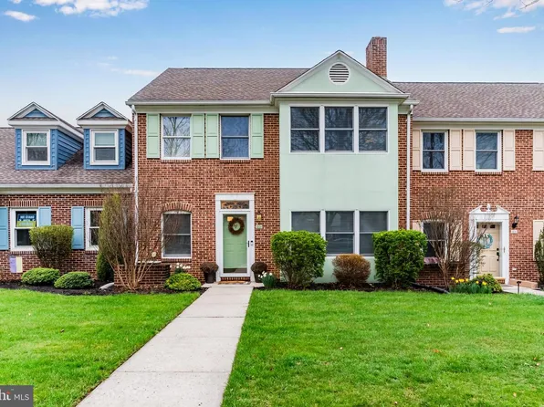 1208 White Birch Ln, Carlisle, PA 17013