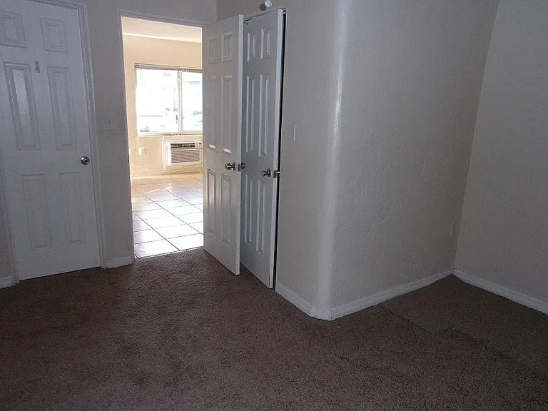 900 Granville Ct N — Photo 7