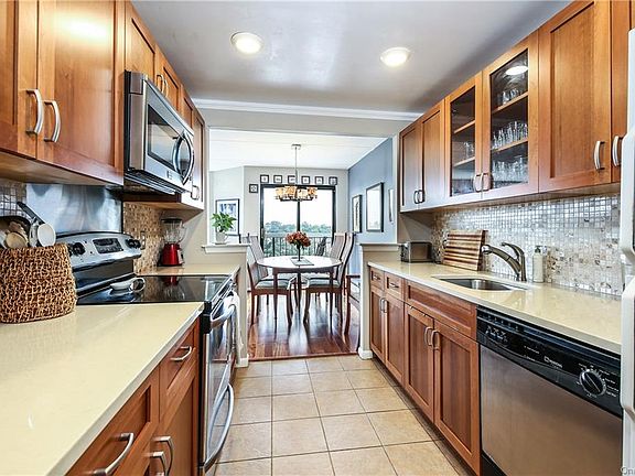 3rd image of 200 High Point Dr APT 515