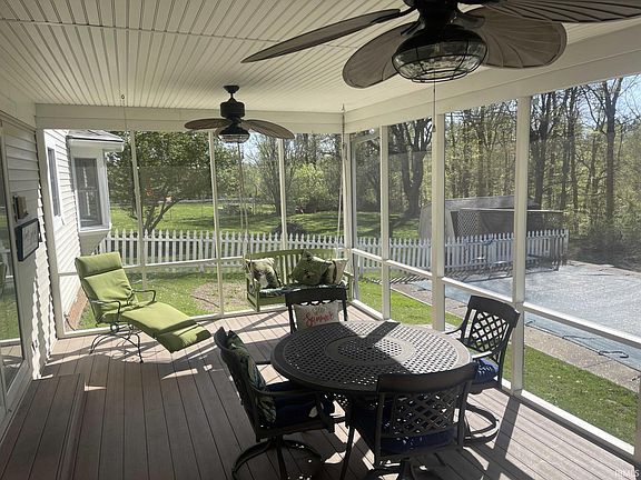 3rd image of 6822 Holly Dr