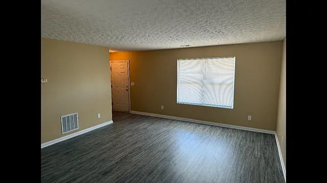 3903 Hay Market Dr — Photo 5
