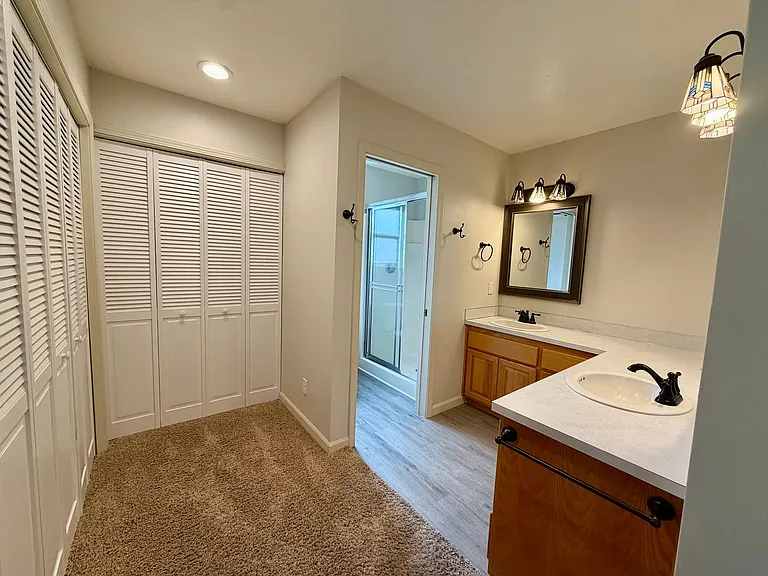 555 Edwards Dr — Photo 17