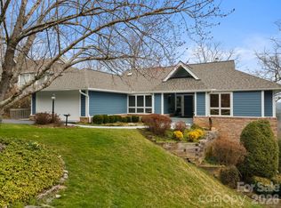 330 Dawnbrook Dr, Flat Rock, NC 28731