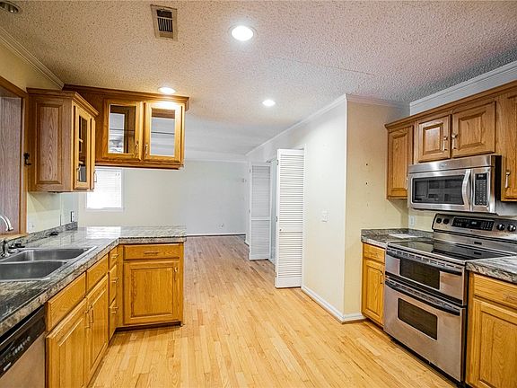 5th image of 1630 N Starr Dr