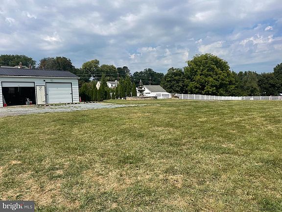 4th image of 19205 Liberty Mill Rd