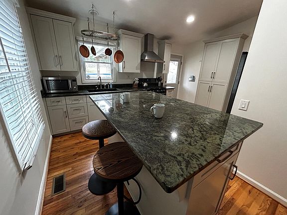 5th image of 310 Crystal Lake Dr